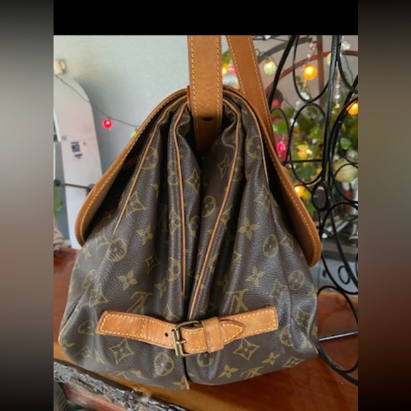 LOUIS VUITTON SAUMUR 35 Monogram Shoulder Bag W/COA - Picture 3 of 15